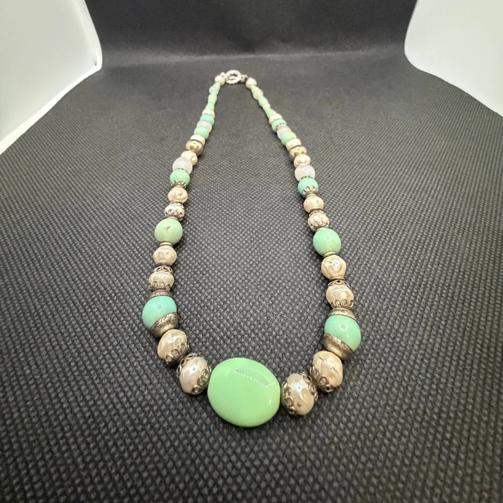 Vintage Style Green Aventurine, Gold, and Pearl beaded Necklace - Picture 6 of 8